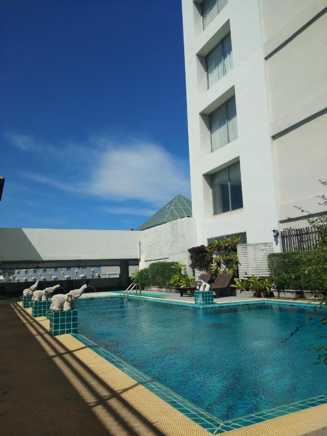 The City Hotel Sriracha By Bbh Japan Si Racha Eksteriør billede