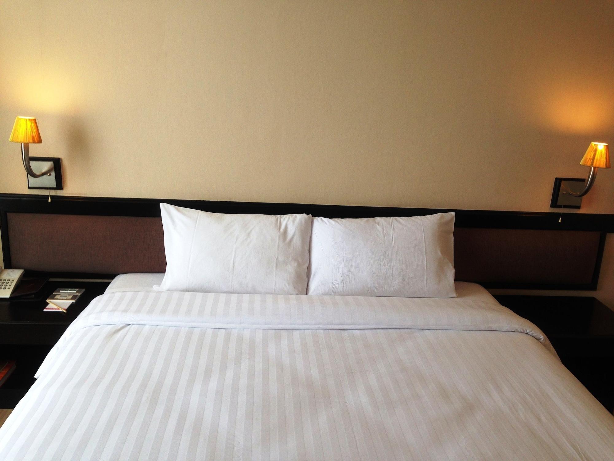 The City Hotel Sriracha By Bbh Japan Si Racha Eksteriør billede
