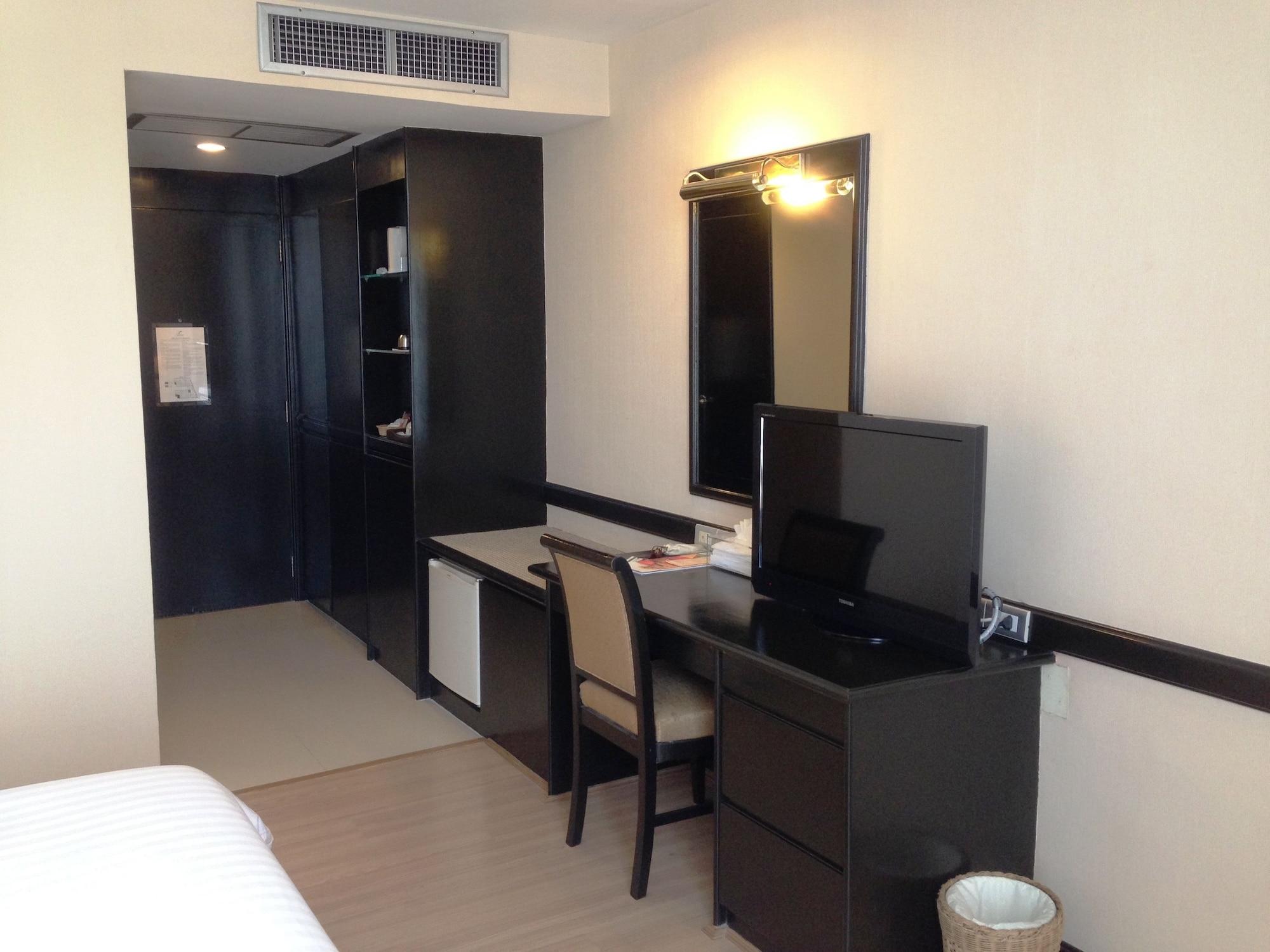 The City Hotel Sriracha By Bbh Japan Si Racha Eksteriør billede