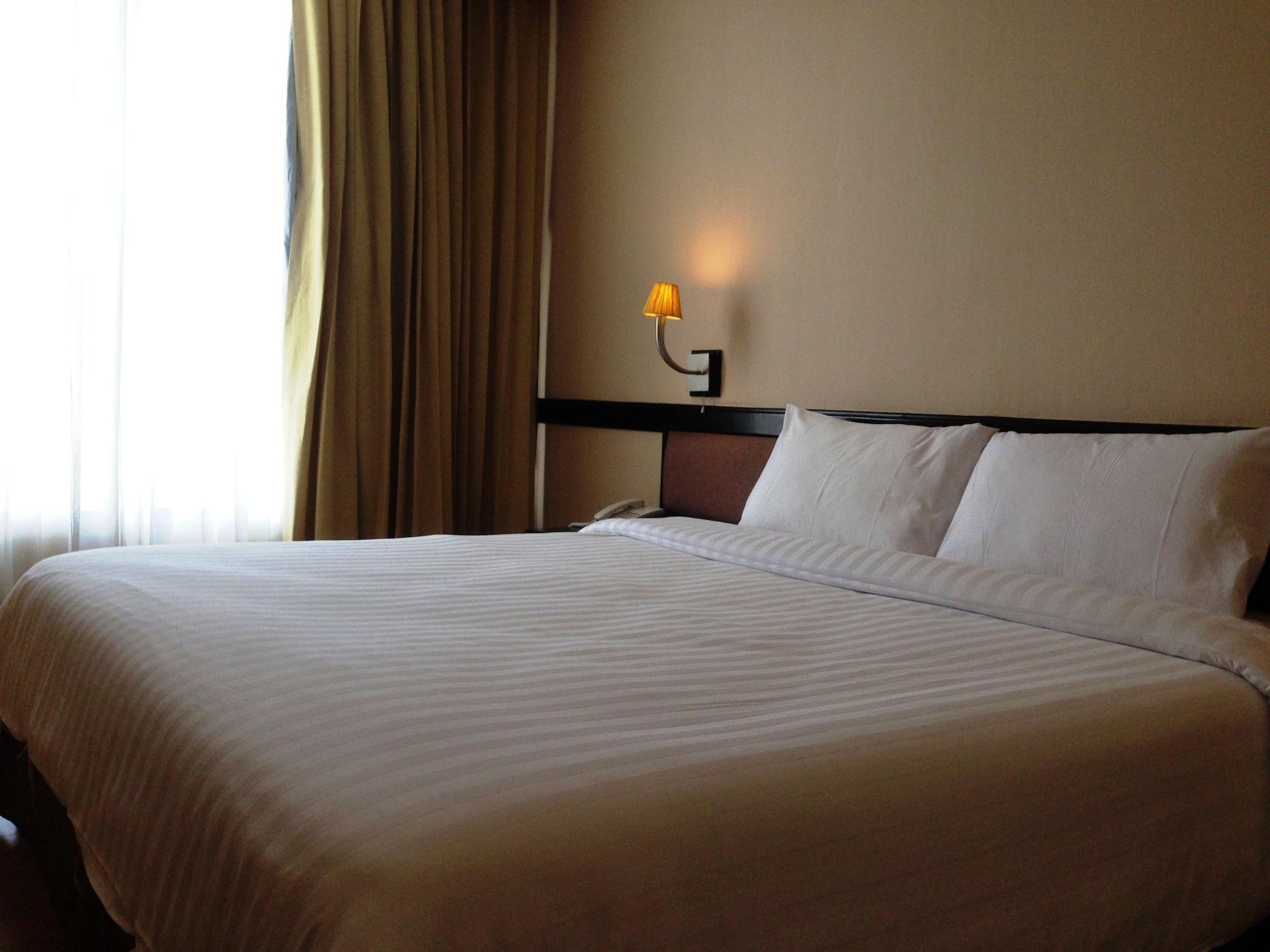 The City Hotel Sriracha By Bbh Japan Si Racha Eksteriør billede