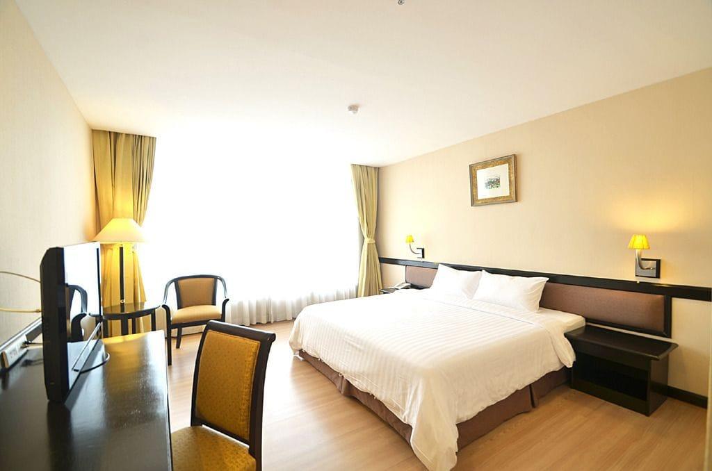 The City Hotel Sriracha By Bbh Japan Si Racha Eksteriør billede