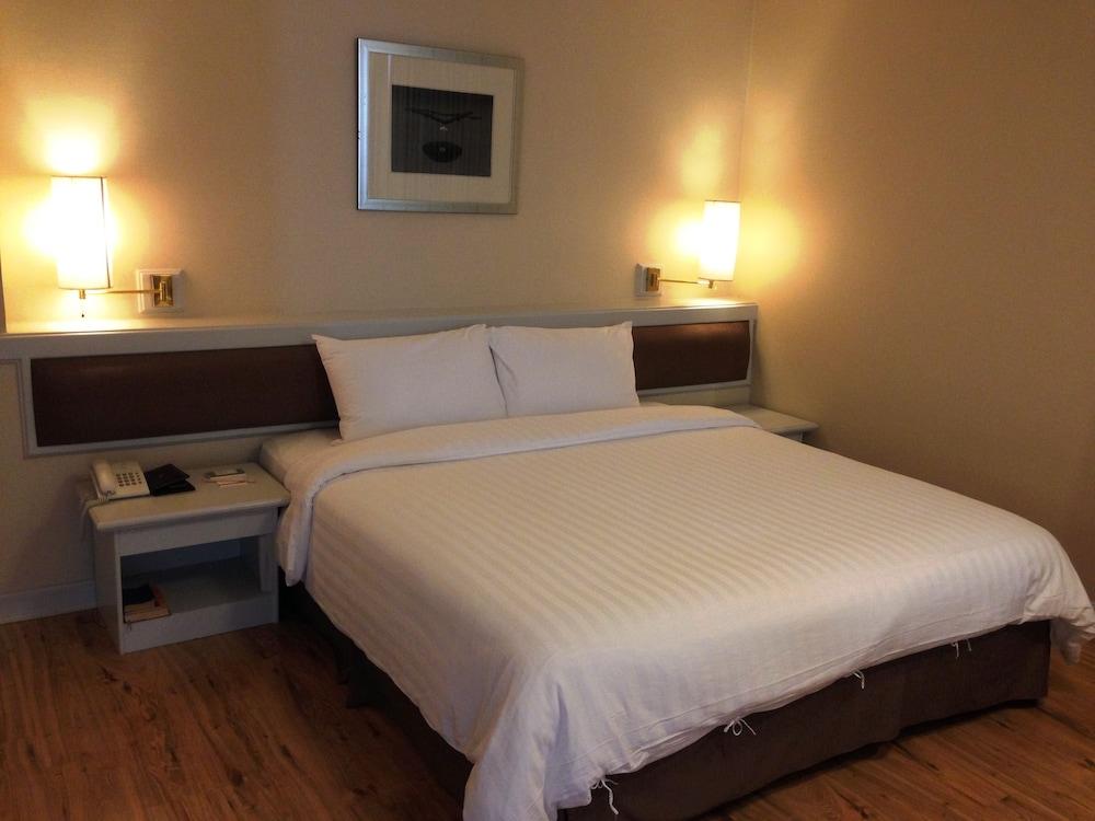 The City Hotel Sriracha By Bbh Japan Si Racha Eksteriør billede