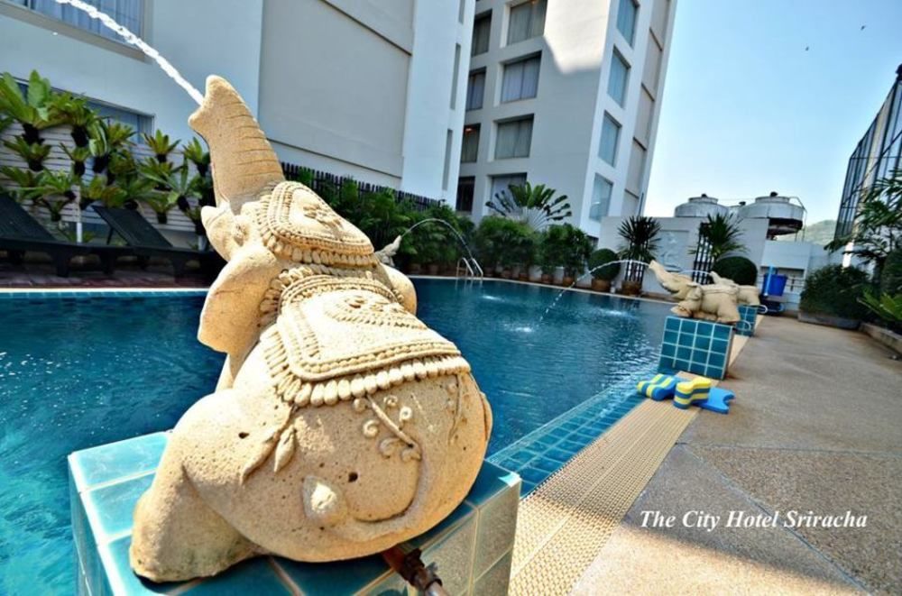 The City Hotel Sriracha By Bbh Japan Si Racha Eksteriør billede