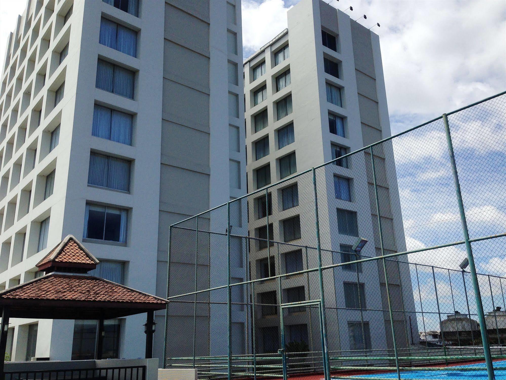 The City Hotel Sriracha By Bbh Japan Si Racha Eksteriør billede