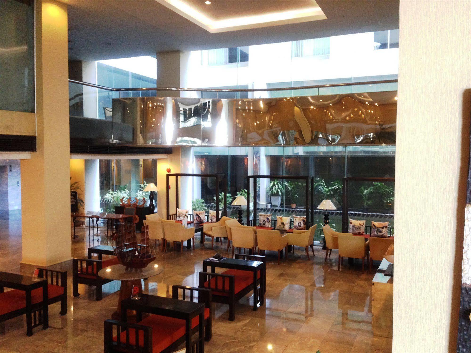 The City Hotel Sriracha By Bbh Japan Si Racha Eksteriør billede
