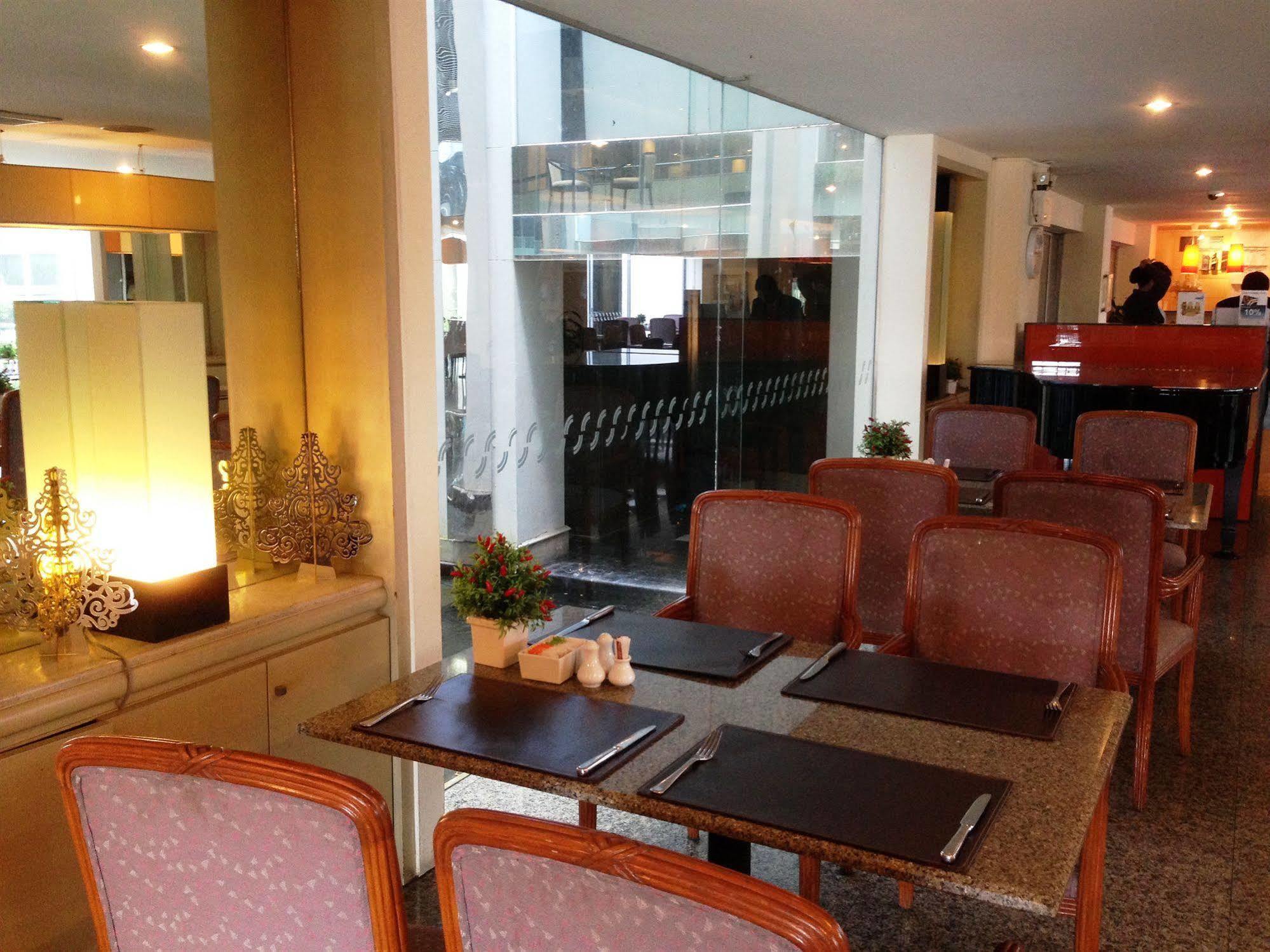 The City Hotel Sriracha By Bbh Japan Si Racha Eksteriør billede