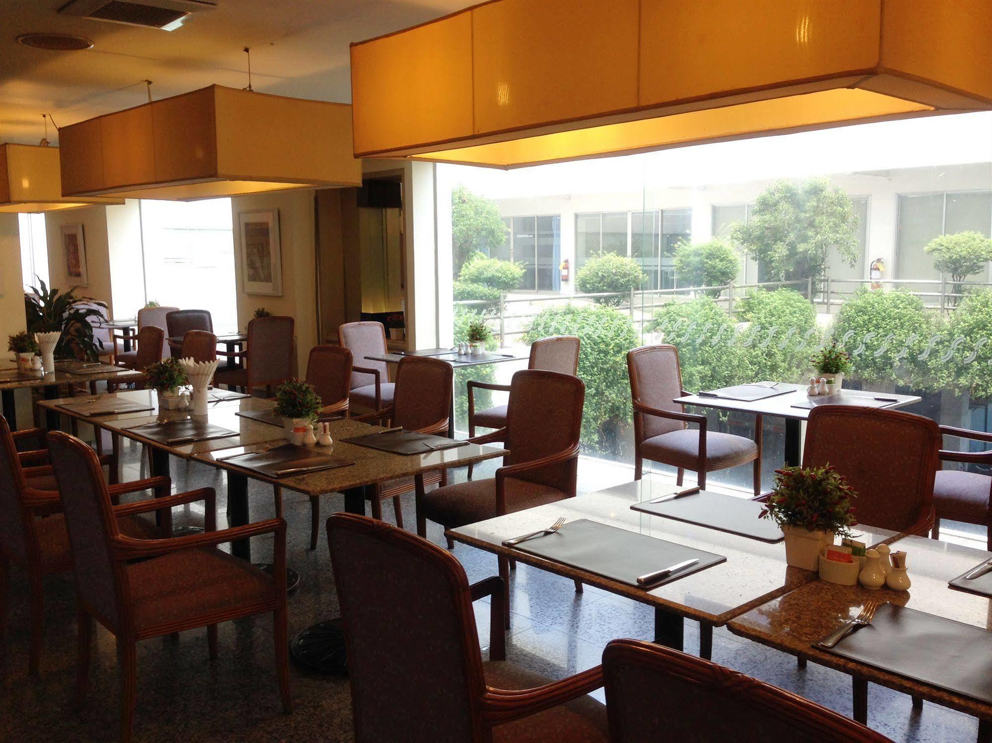The City Hotel Sriracha By Bbh Japan Si Racha Eksteriør billede