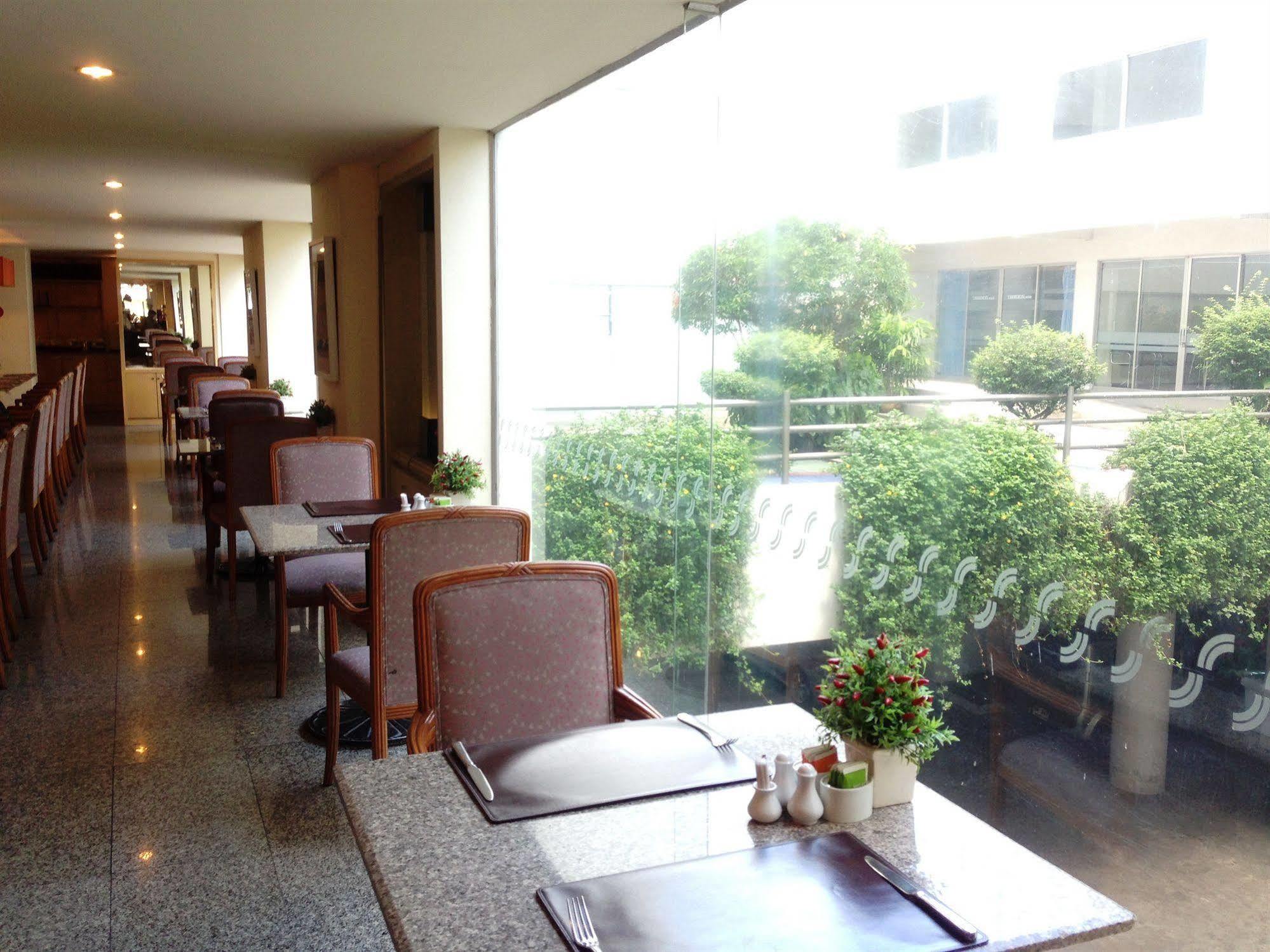 The City Hotel Sriracha By Bbh Japan Si Racha Eksteriør billede