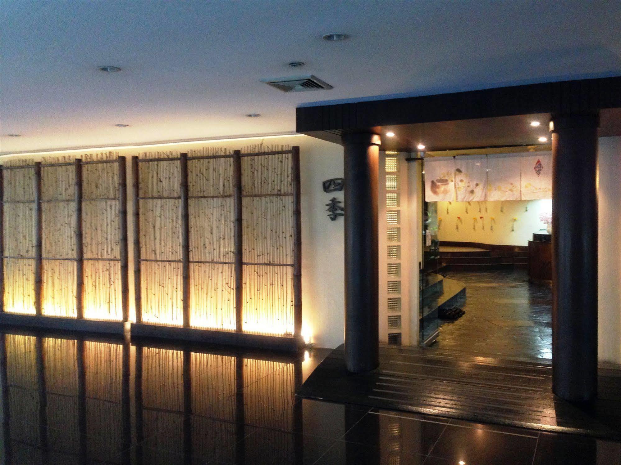 The City Hotel Sriracha By Bbh Japan Si Racha Eksteriør billede