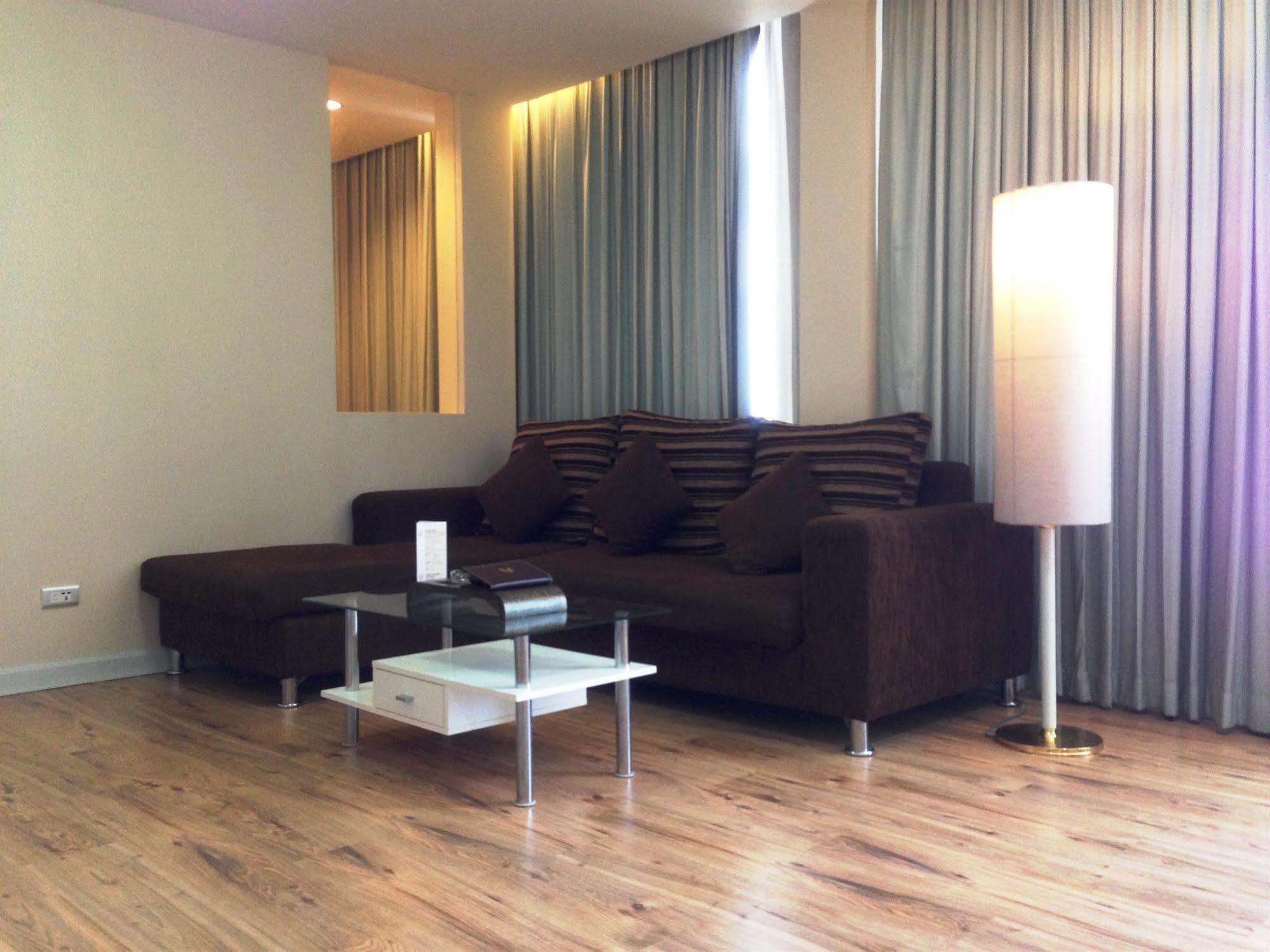 The City Hotel Sriracha By Bbh Japan Si Racha Eksteriør billede