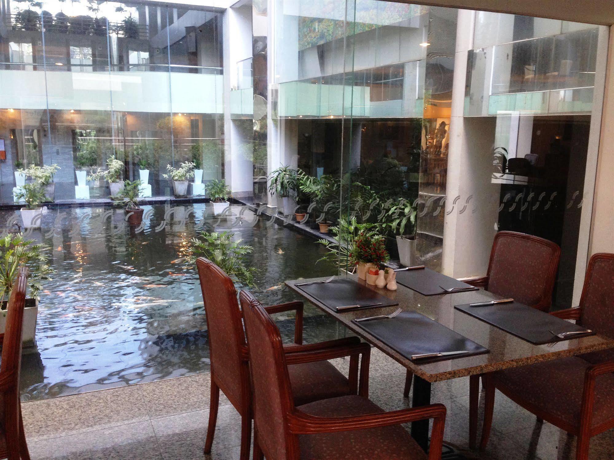 The City Hotel Sriracha By Bbh Japan Si Racha Eksteriør billede
