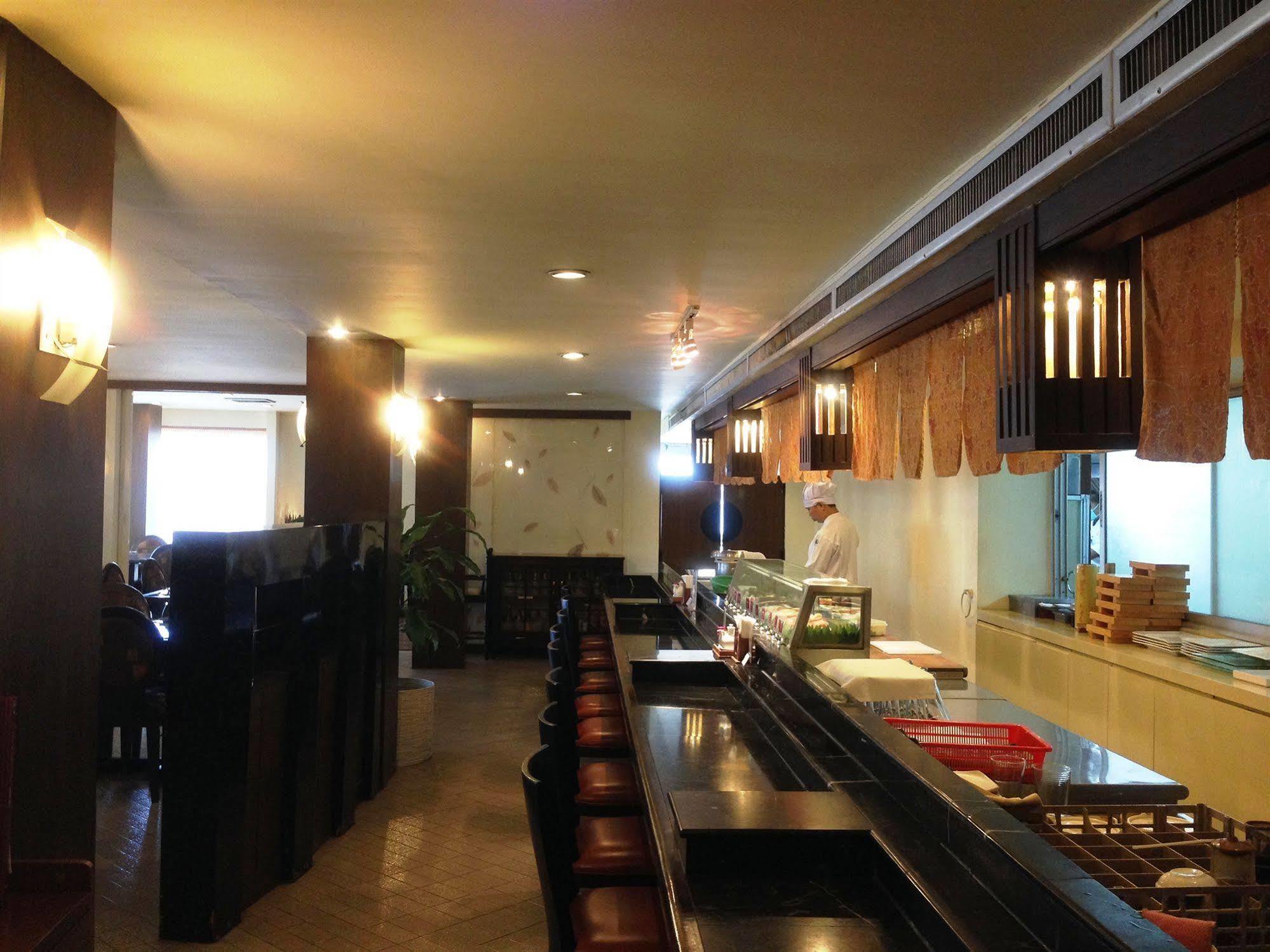 The City Hotel Sriracha By Bbh Japan Si Racha Eksteriør billede